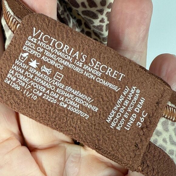 C26 Victoria’s Secret body by Victoria lined giraffe print Demi bra size 36C - Picture 6 of 7